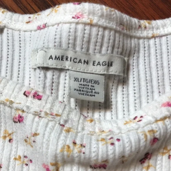 American Eagle Short Sleeve Floral Top - Picture 6 of 6